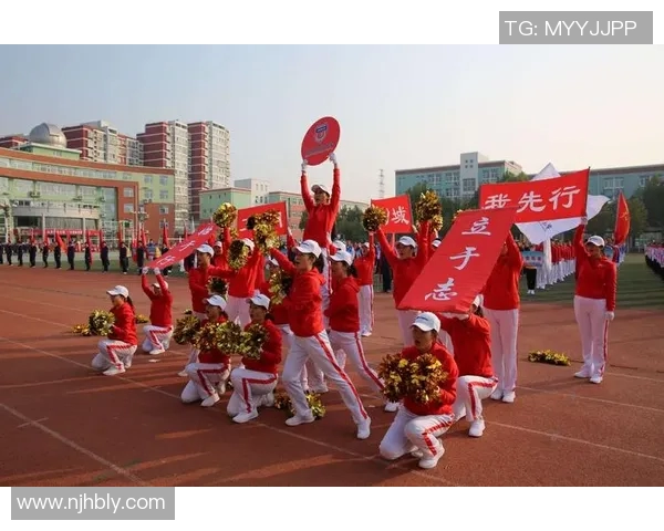 足球明星的肖像漫画展现球场英雄的风采与激情